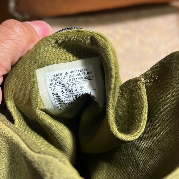 Olive green women’s converse combat boot. Size 8.5 no box - Picture 6 of 6